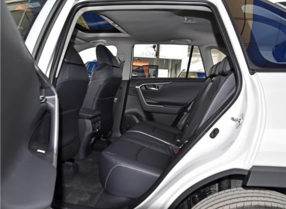 RAV4荣放 2021款 2.0L CVT两驱风尚PLUS版 车厢座椅   后排空间