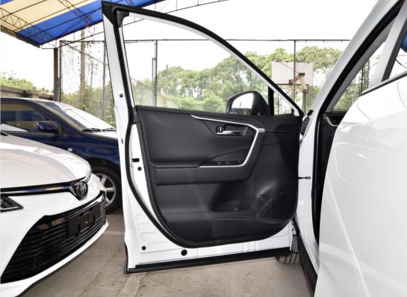 RAV4荣放 2021款 2.0L CVT两驱风尚PLUS版 车厢座椅   前门板