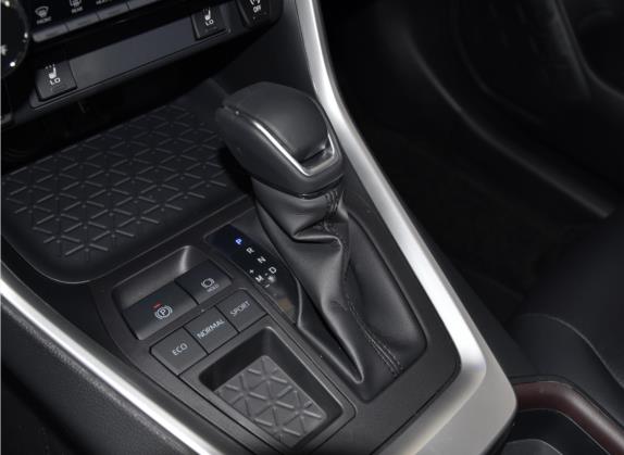 RAV4荣放 2021款 2.0L CVT两驱风尚PLUS版 中控类   挡把