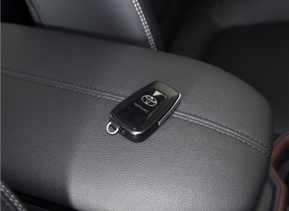 RAV4荣放 2021款 2.0L CVT四驱风尚PLUS版 其他细节类   钥匙