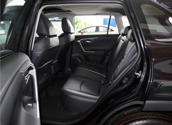 RAV4荣放 2021款 2.0L CVT四驱风尚PLUS版 车厢座椅   后排空间