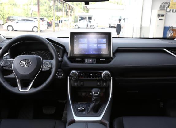 RAV4荣放 2021款 2.0L CVT四驱尊贵版 中控类   中控台