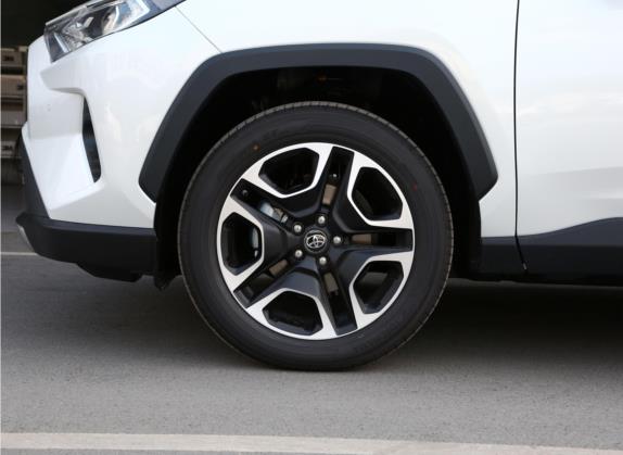 RAV4荣放 2021款 2.0L CVT四驱尊贵版 其他细节类   前轮
