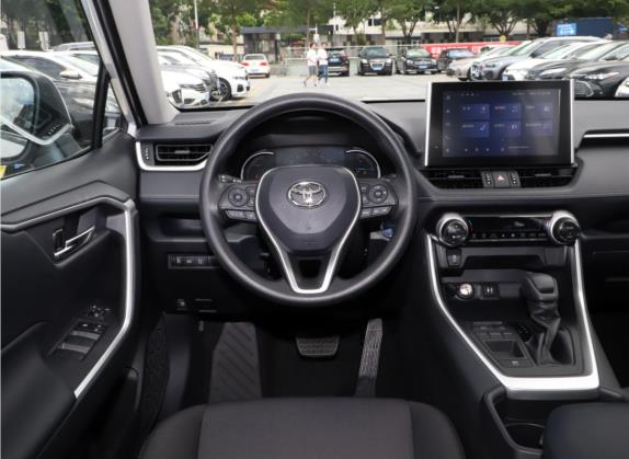 RAV4荣放 2021款 双擎 2.5L E-CVT两驱精英版 中控类   驾驶位