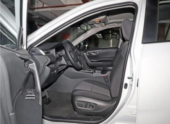 RAV4荣放 2021款 双擎 2.5L E-CVT两驱精英版 车厢座椅   前排空间