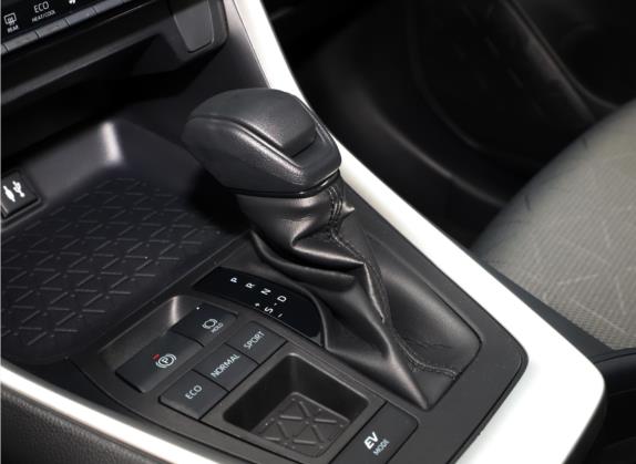 RAV4荣放 2021款 双擎 2.5L E-CVT两驱精英版 中控类   挡把