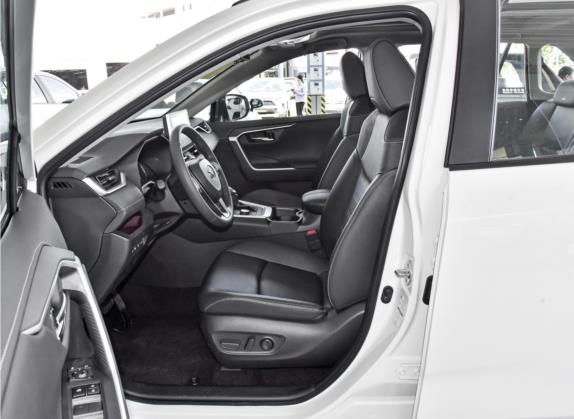 RAV4荣放 2021款 双擎 2.5L E-CVT四驱旗舰版 车厢座椅   前排空间
