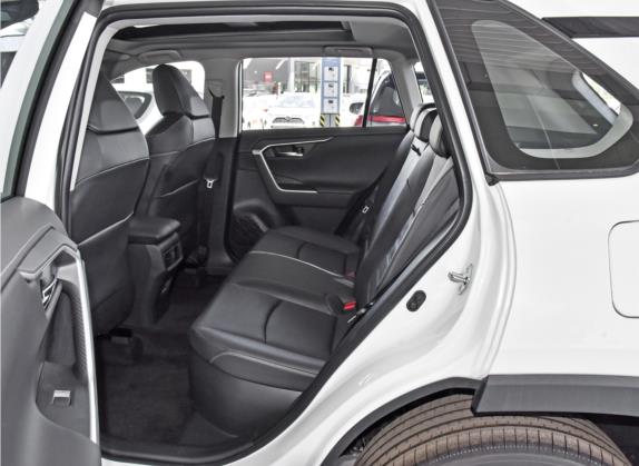 RAV4荣放 2021款 双擎 2.5L E-CVT四驱旗舰版 车厢座椅   后排空间