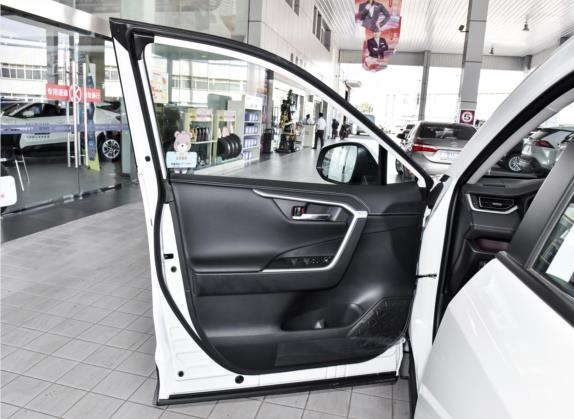 RAV4荣放 2021款 双擎 2.5L E-CVT四驱旗舰版 车厢座椅   前门板