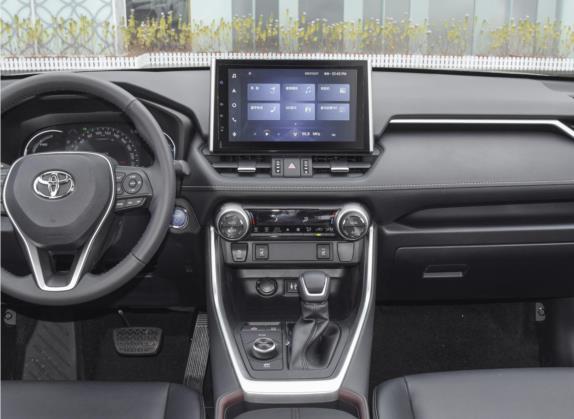 RAV4荣放 2021款 改款 双擎 2.5L E-CVT四驱精英PLUS版 中控类   中控台