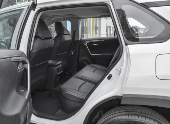 RAV4荣放 2021款 改款 双擎 2.5L E-CVT四驱精英PLUS版 车厢座椅   后排空间