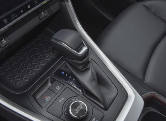 RAV4荣放 2021款 改款 双擎 2.5L E-CVT四驱精英PLUS版 中控类   挡把