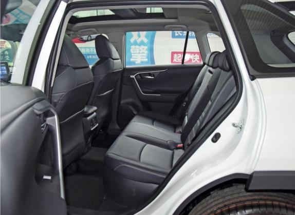 RAV4荣放 2021款 改款 双擎 2.5L E-CVT四驱旗舰版 车厢座椅   后排空间