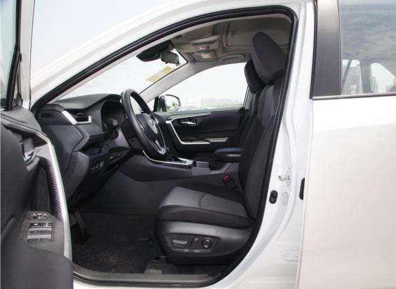 RAV4荣放 2022款 2.0L CVT两驱风尚版 车厢座椅   前排空间