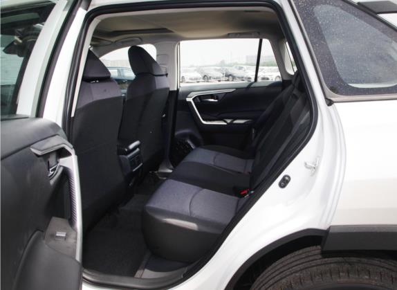 RAV4荣放 2022款 2.0L CVT两驱风尚版 车厢座椅   后排空间