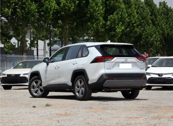 RAV4荣放 2022款 2.0L CVT两驱风尚版 外观   斜后