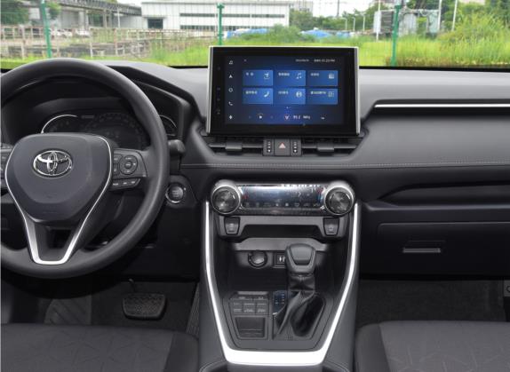 RAV4荣放 2022款 2.0L CVT四驱风尚版 中控类   中控台