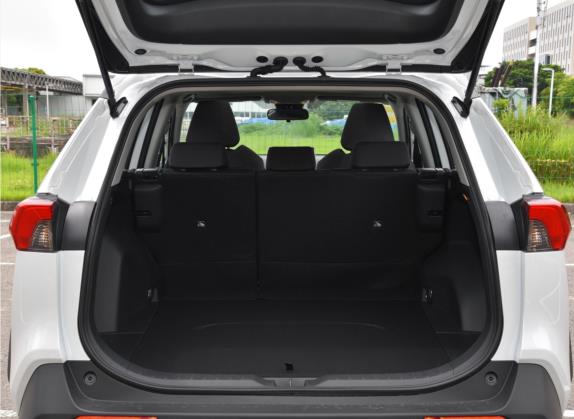 RAV4荣放 2022款 2.0L CVT四驱风尚版 车厢座椅   后备厢