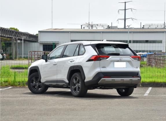 RAV4荣放 2022款 2.0L CVT四驱风尚版 外观   斜后