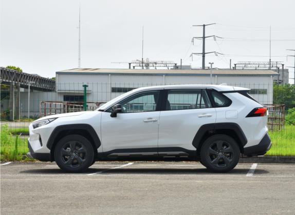 RAV4荣放 2022款 2.0L CVT四驱风尚版 外观   正侧