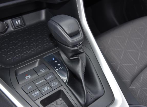 RAV4荣放 2022款 2.0L CVT四驱风尚版 中控类   挡把