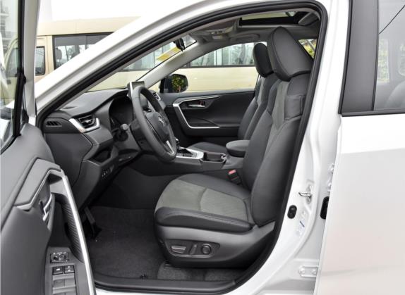 RAV4荣放 2022款 2.0L CVT四驱风尚Plus版 车厢座椅   前排空间