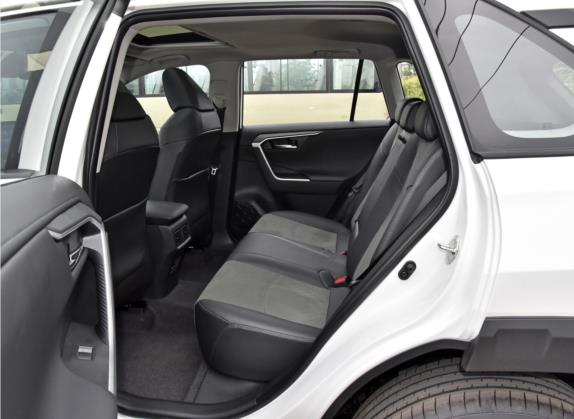 RAV4荣放 2022款 2.0L CVT四驱风尚Plus版 车厢座椅   后排空间