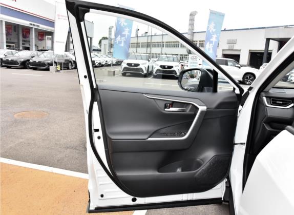 RAV4荣放 2022款 2.0L CVT四驱风尚Plus版 车厢座椅   前门板
