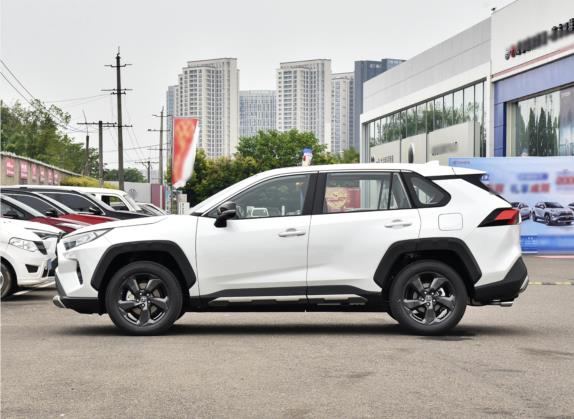 RAV4荣放 2022款 2.0L CVT四驱风尚Plus版 外观   正侧