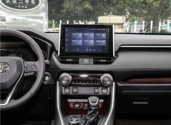 RAV4荣放 2022款 2.0L CVT四驱尊贵版 中控类   中控台