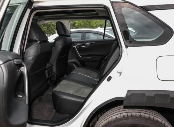 RAV4荣放 2022款 2.0L CVT四驱尊贵版 车厢座椅   后排空间