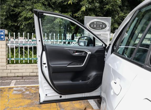 RAV4荣放 2022款 2.0L CVT四驱尊贵版 车厢座椅   前门板