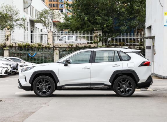 RAV4荣放 2022款 2.0L CVT四驱尊贵版 外观   正侧