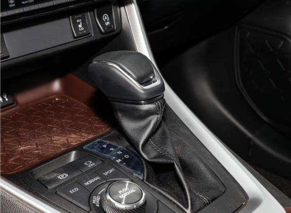 RAV4荣放 2022款 2.0L CVT四驱尊贵版 中控类   挡把