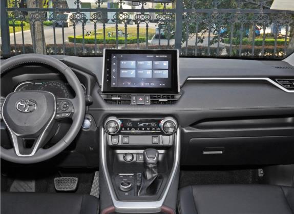 RAV4荣放 2022款 双擎 2.5L E-CVT四驱精英Plus版 中控类   中控台