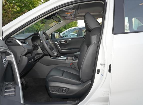 RAV4荣放 2022款 双擎 2.5L E-CVT四驱精英Plus版 车厢座椅   前排空间