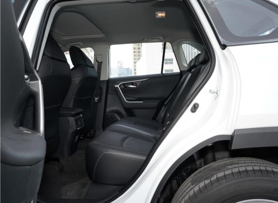 RAV4荣放 2022款 双擎 2.5L E-CVT四驱精英Plus版 车厢座椅   后排空间