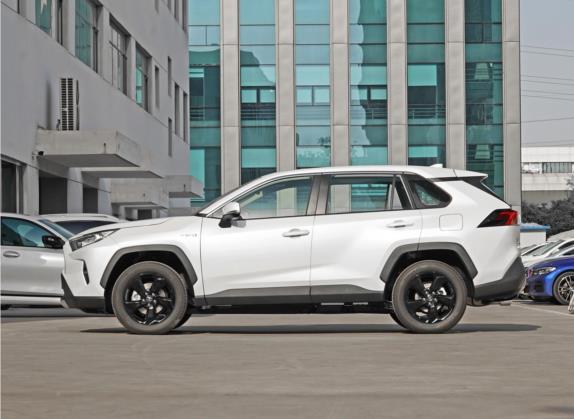 RAV4荣放 2022款 双擎 2.5L E-CVT四驱精英Plus版 外观   正侧