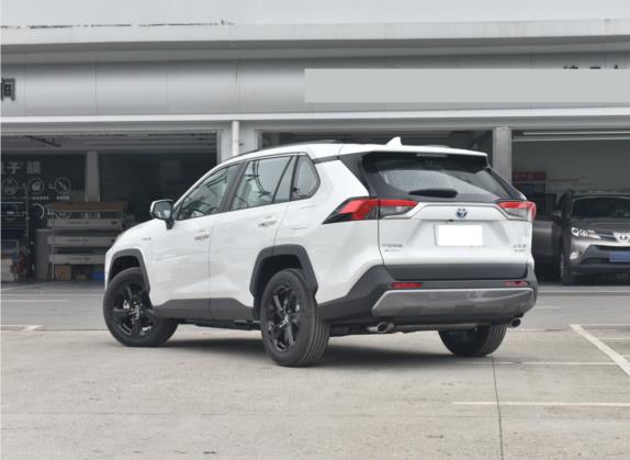 RAV4荣放 2022款 双擎 2.5L E-CVT四驱旗舰版 外观   斜后