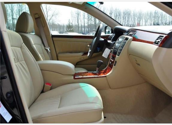 皇冠 2009款 2.5L Royal特别强化版 车厢座椅   前排空间