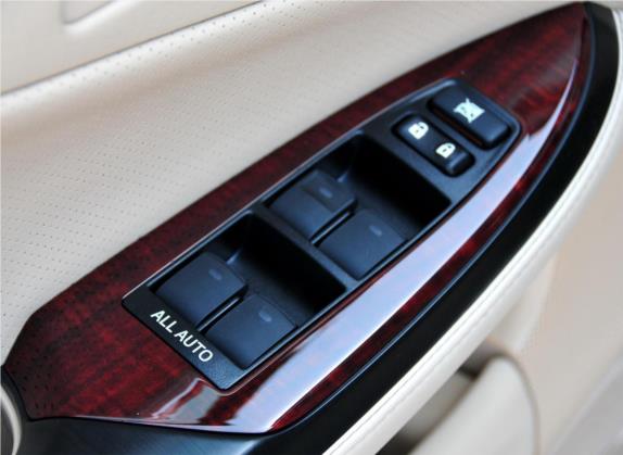 皇冠 2011款 2.5L Royal 真皮天窗特别版 车厢座椅   门窗控制