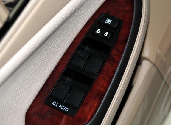 皇冠 2012款 2.5L Royal 舒适版 车厢座椅   门窗控制