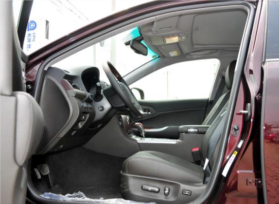 皇冠 2012款 3.0L Royal Saloon VIP 车厢座椅   前排空间