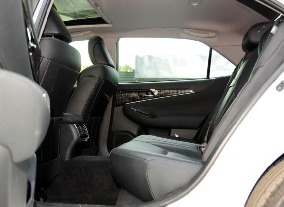 皇冠 2015款 2.5L 时尚限量版 车厢座椅   后排空间
