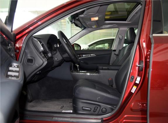皇冠 2015款 2.5L 精英版 车厢座椅   前排空间
