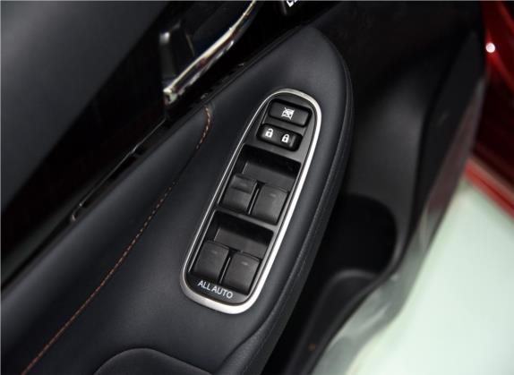 皇冠 2015款 2.5L 精英版 车厢座椅   门窗控制