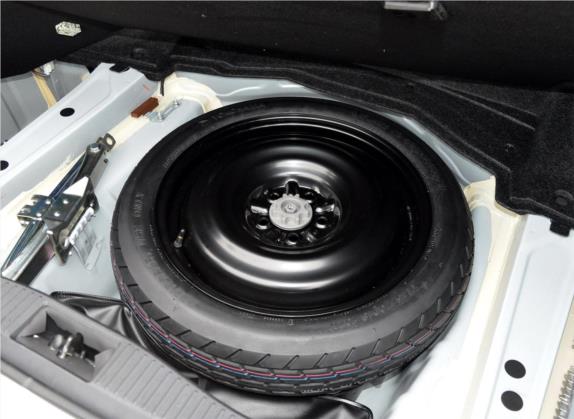 皇冠 2015款 2.5L 尊享版 其他细节类   备胎