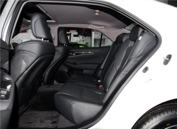 皇冠 2015款 2.0T 精英版 车厢座椅   后排空间