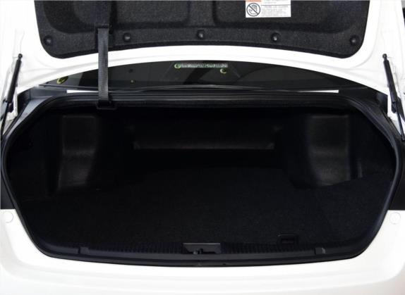 皇冠 2015款 2.0T 精英版 车厢座椅   后备厢