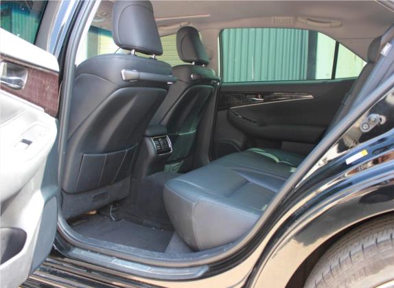 皇冠 2015款 2.0T 豪华版 车厢座椅   后排空间